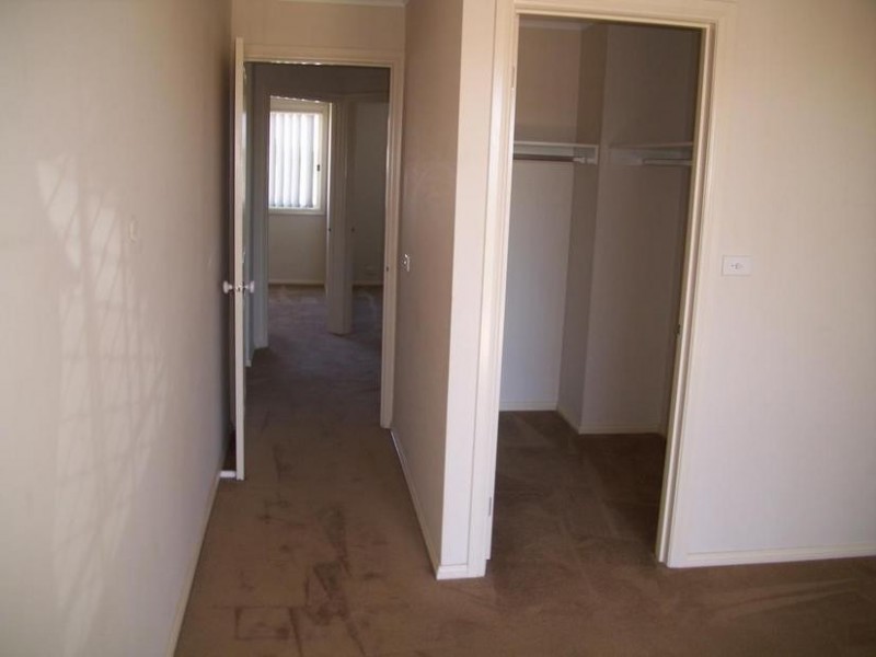 13 Gables Walk, Cranbourne North VIC 3977