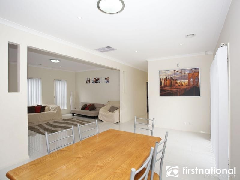 17 Peregrine Street, Cranbourne North VIC 3977