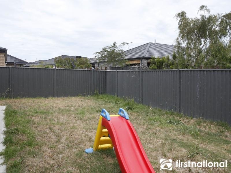 17 Peregrine Street, Cranbourne North VIC 3977