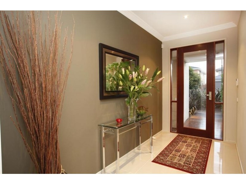 18 Nature Circuit, Cranbourne North VIC 3977