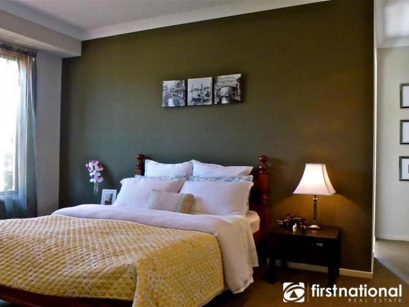 18 Nature Circuit, Cranbourne North VIC 3977