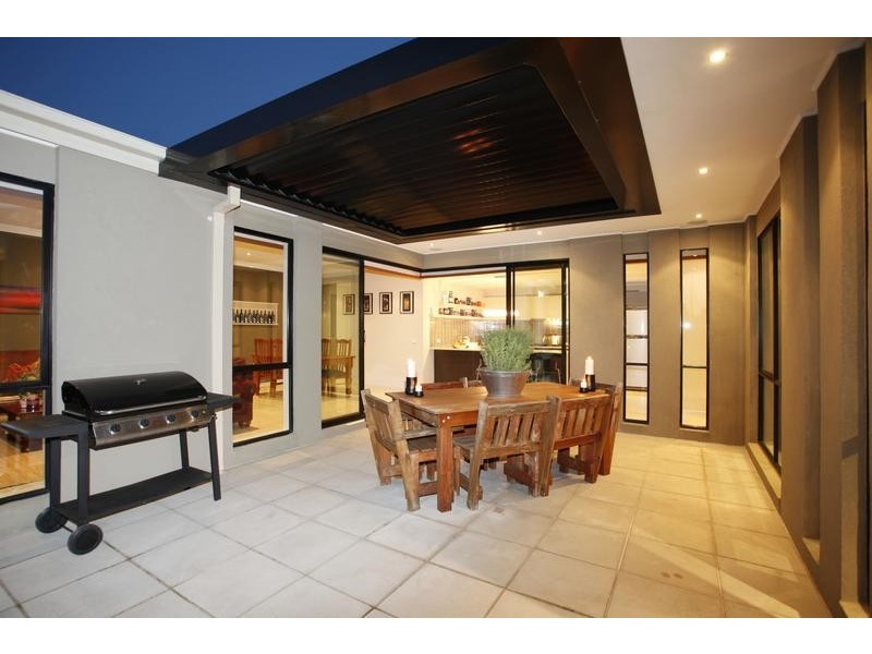 18 Nature Circuit, Cranbourne North VIC 3977