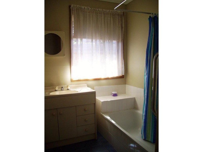 1/8 Helen Court, Narre Warren VIC 3805