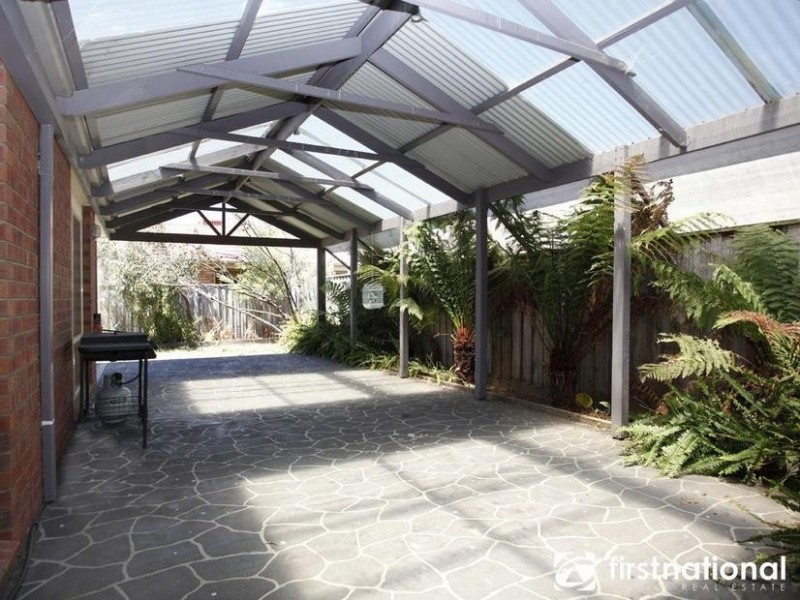 8 Hallmark Drive, Narre Warren South VIC 3805