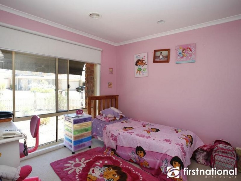 8 Hallmark Drive, Narre Warren South VIC 3805