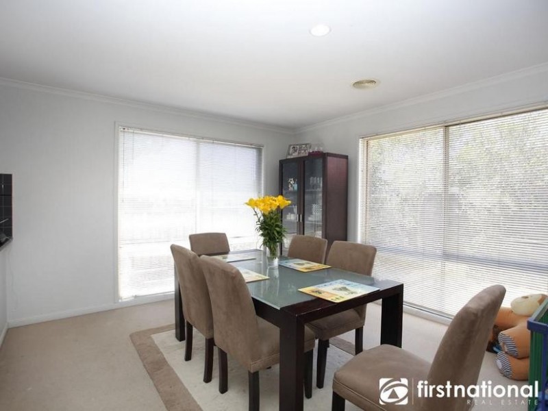 8 Hallmark Drive, Narre Warren South VIC 3805