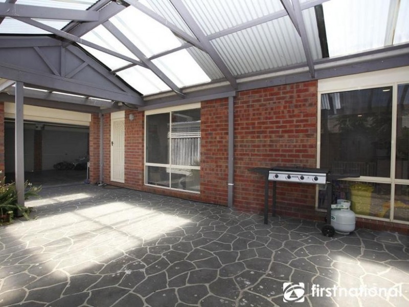 8 Hallmark Drive, Narre Warren South VIC 3805