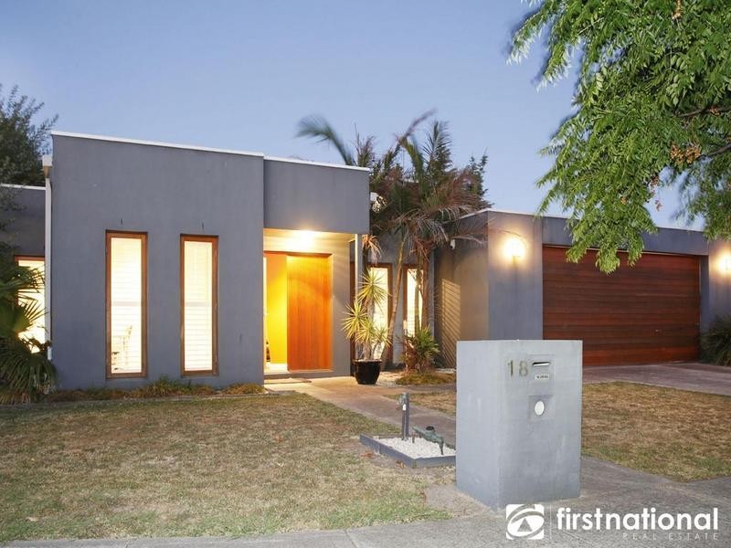 18 Lyrebird Gardens, Berwick VIC 3806