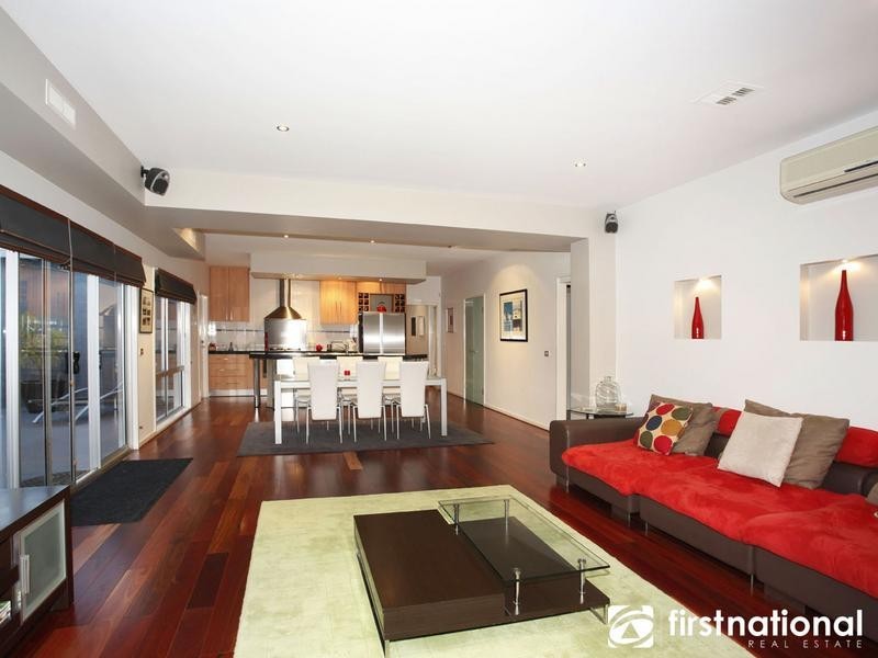 18 Lyrebird Gardens, Berwick VIC 3806