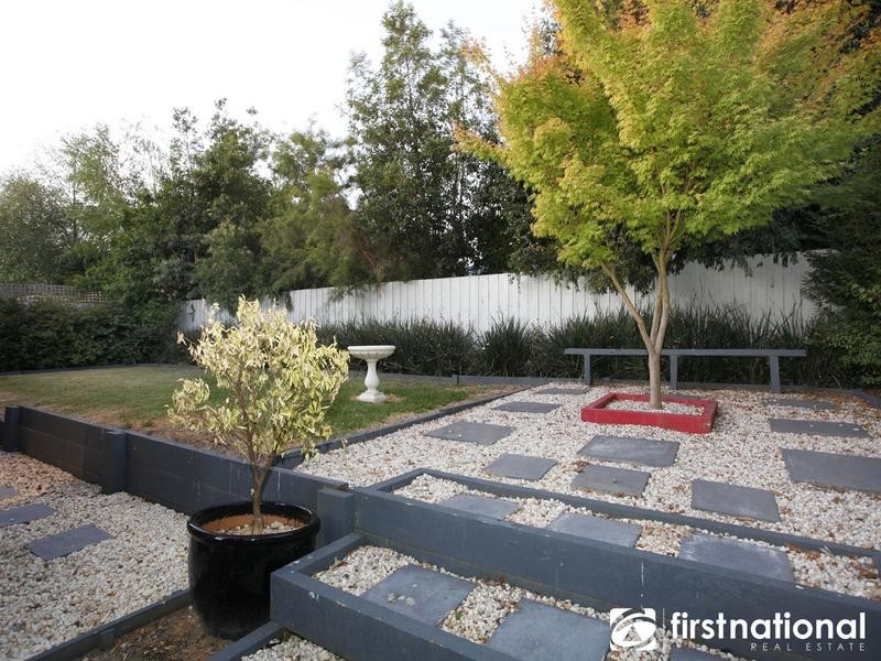 18 Lyrebird Gardens, Berwick VIC 3806