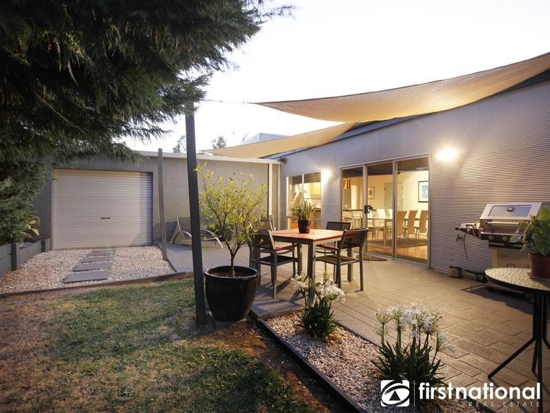 18 Lyrebird Gardens, Berwick VIC 3806