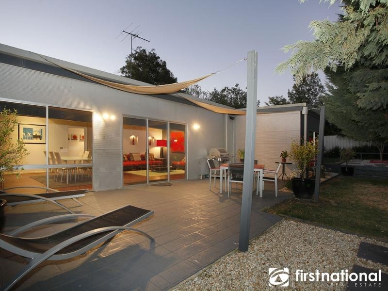 18 Lyrebird Gardens, Berwick VIC 3806