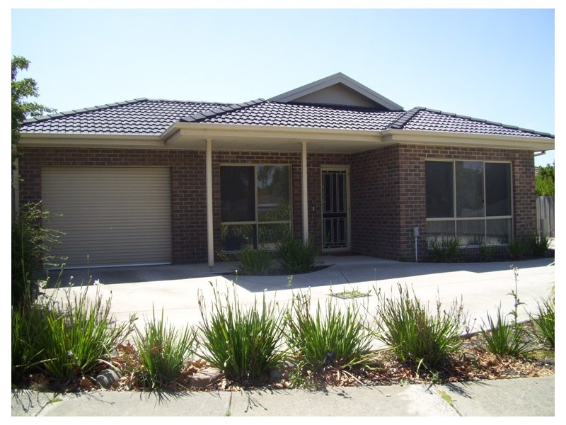 1/6 Mc Gregor Road, Pakenham VIC 3810