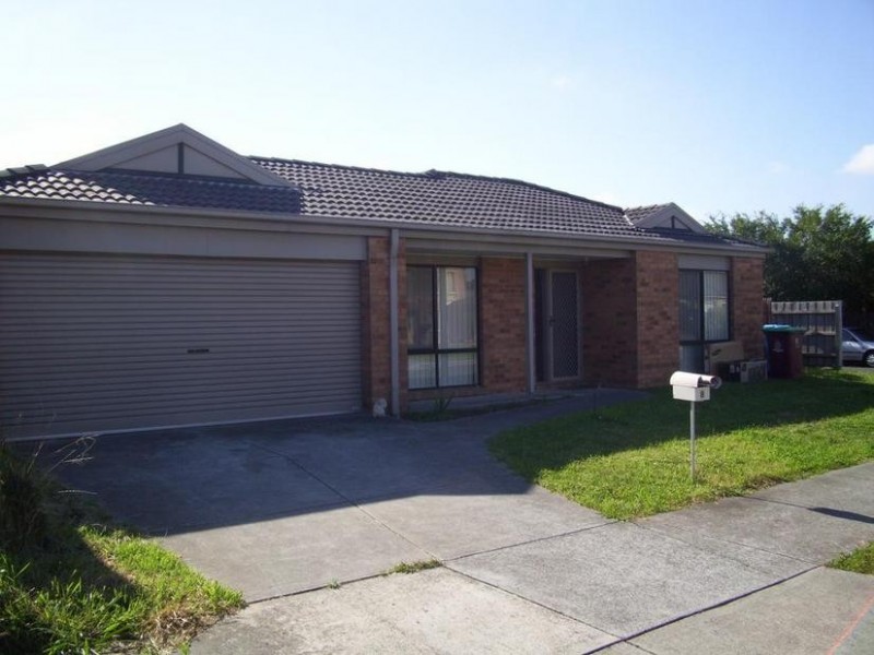 8 Blake Street, Berwick VIC 3806