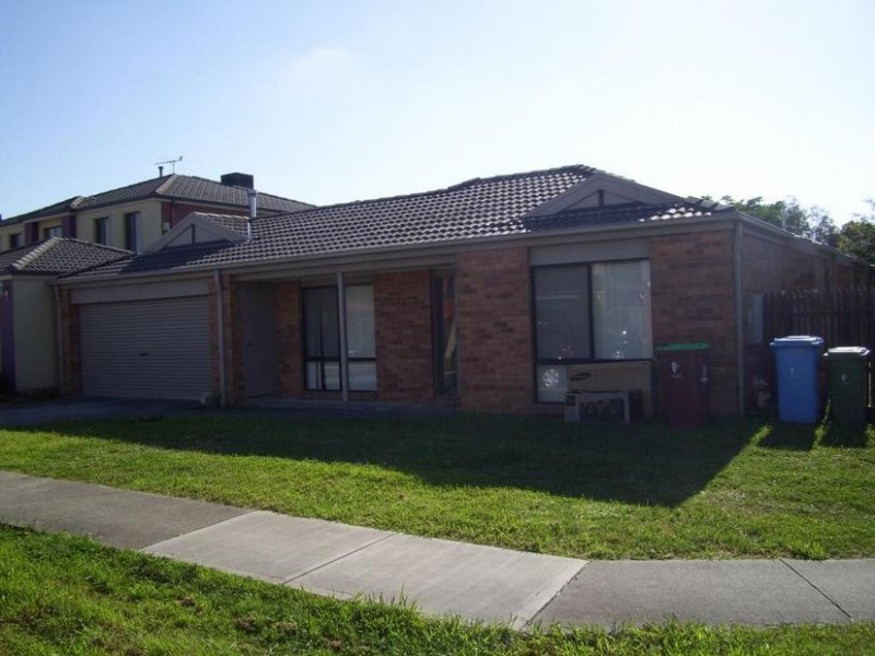 8 Blake Street, Berwick VIC 3806