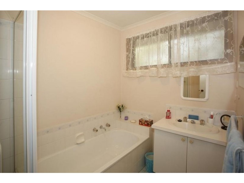 2/102 Fleetwood Drive, Narre Warren VIC 3805