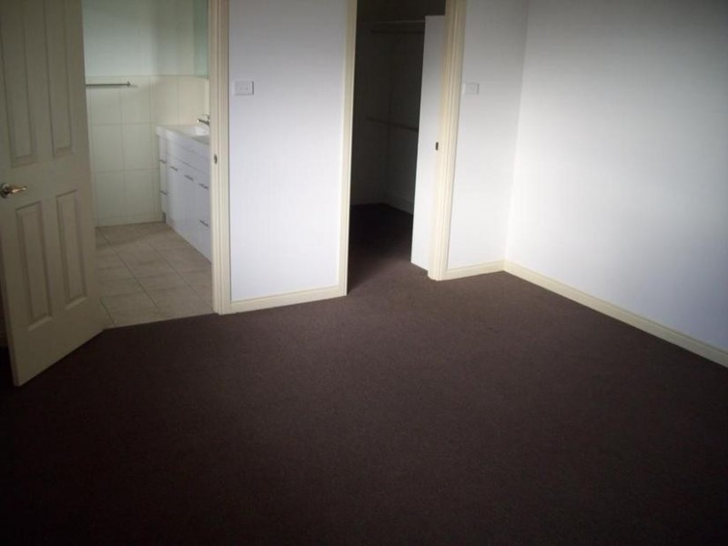 2/11-13 Palmer Drive, Narre Warren VIC 3805