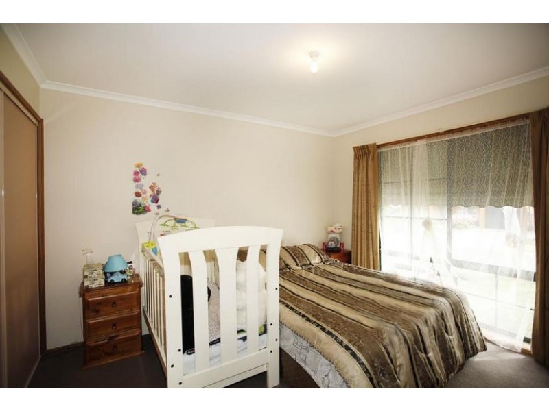 6 Wirrabarra Place, Berwick VIC 3806