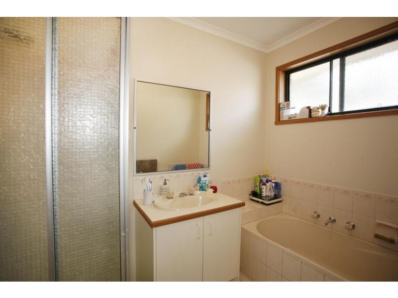 6 Wirrabarra Place, Berwick VIC 3806