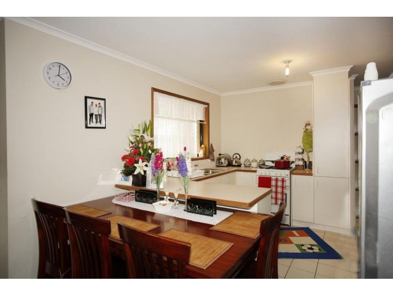 6 Wirrabarra Place, Berwick VIC 3806