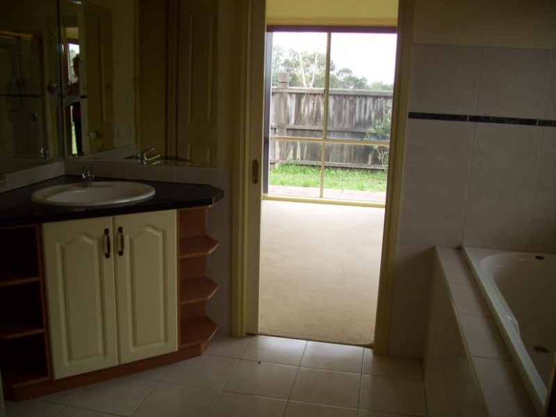 15 Aitken Court, Berwick VIC 3806