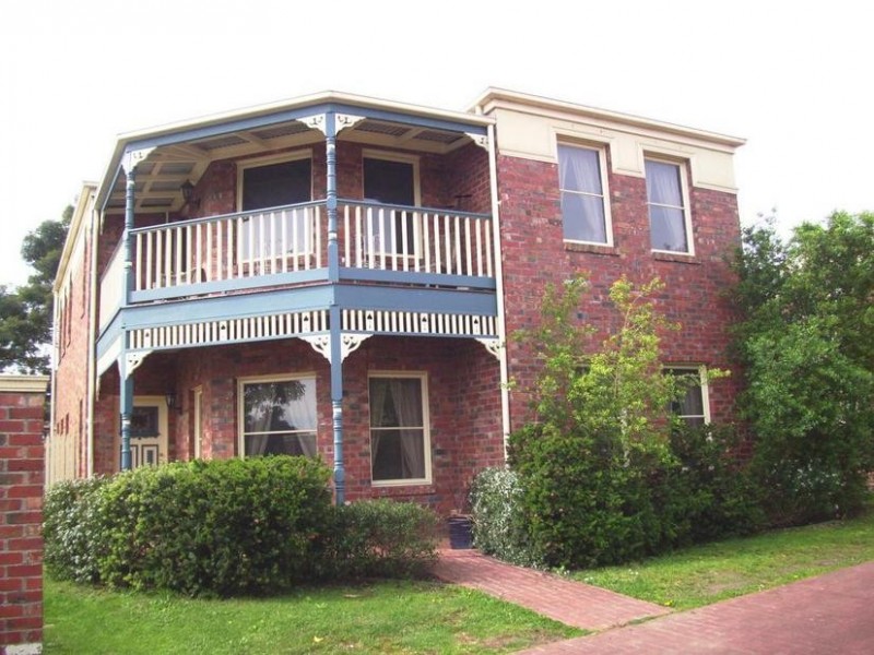 1/8-13 Adelaide Close, Berwick VIC 3806