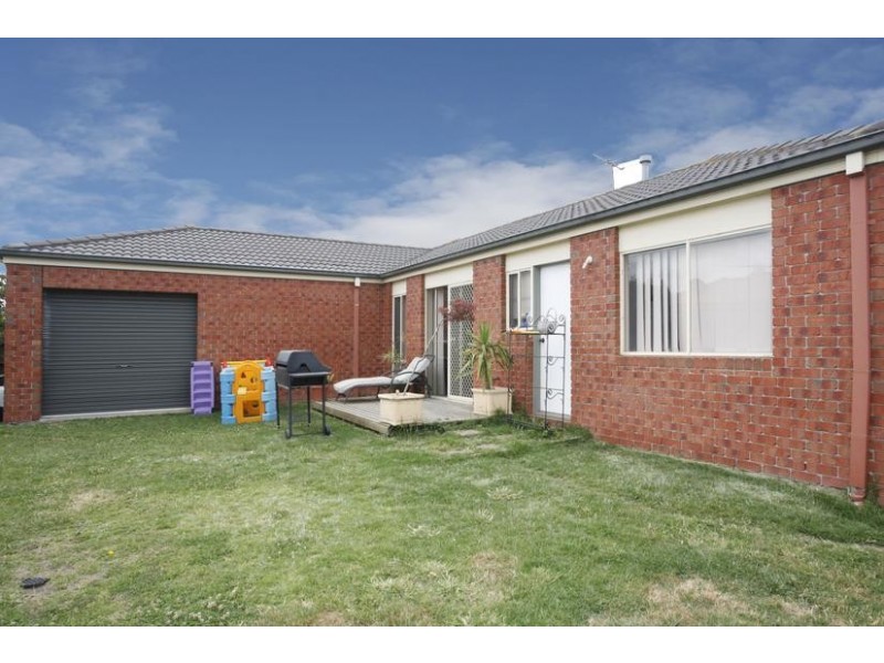27 Balmaceda Court, Berwick VIC 3806