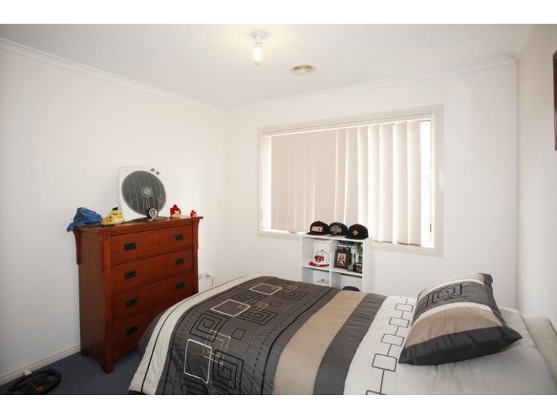 27 Balmaceda Court, Berwick VIC 3806