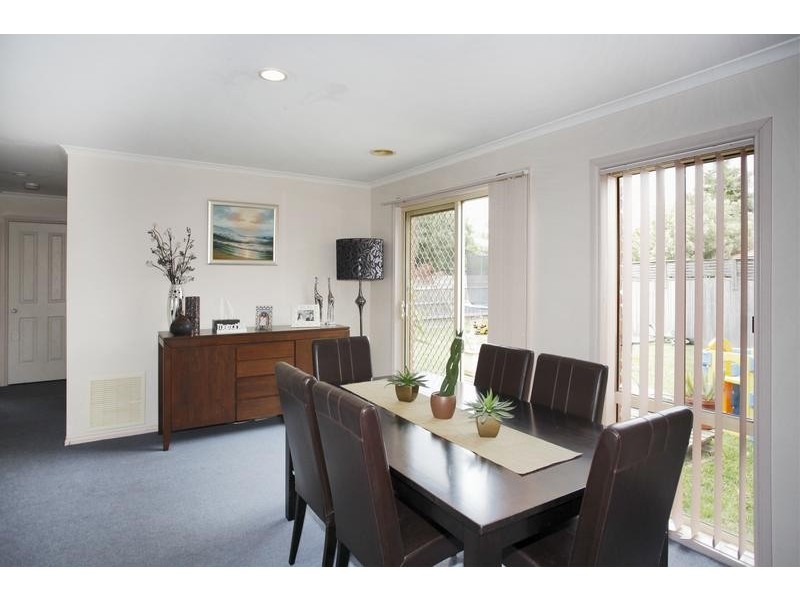27 Balmaceda Court, Berwick VIC 3806