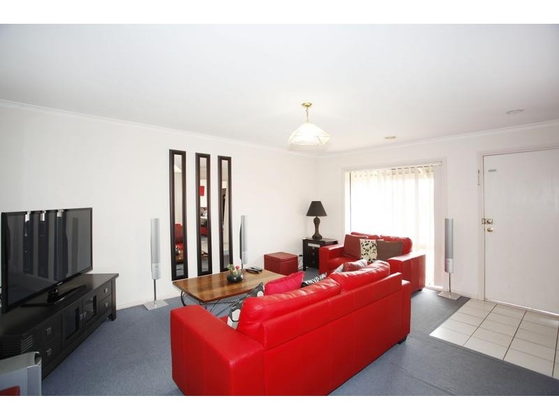 27 Balmaceda Court, Berwick VIC 3806