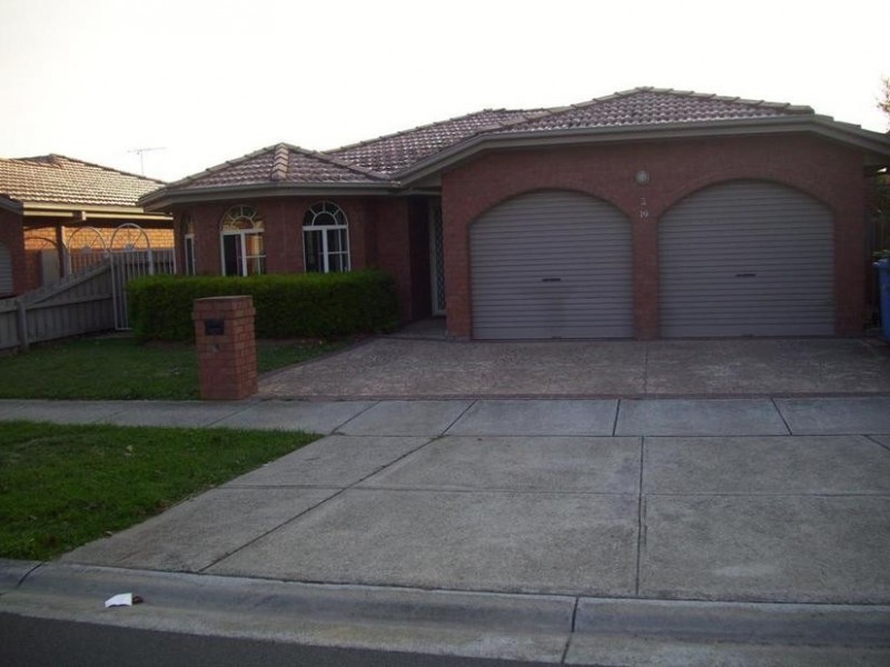 19A Glenn Erin Way, Berwick VIC 3806