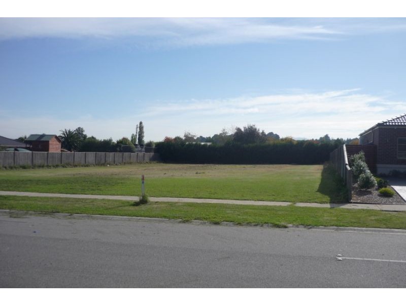 13 Tara Park Close, Narre Warren North VIC 3804