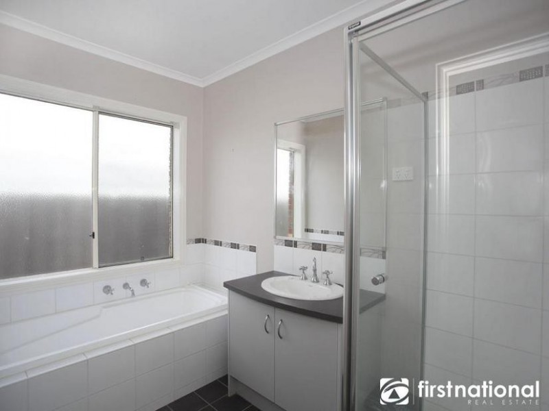 6 Sallybrook Circuit, Narre Warren VIC 3805