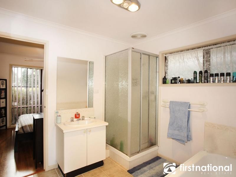 11 Amber Crescent, Narre Warren VIC 3805