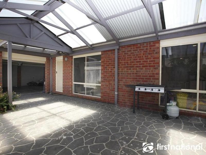 8 Hallmark Drive, Narre Warren South VIC 3805