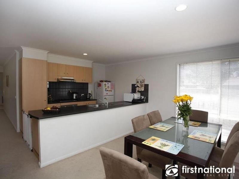 8 Hallmark Drive, Narre Warren South VIC 3805