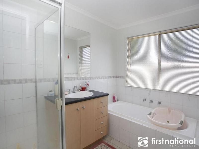 8 Hallmark Drive, Narre Warren South VIC 3805