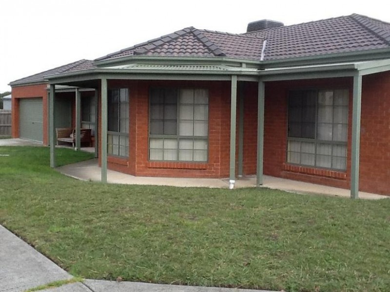 9 Oakgrove Drive, Narre Warren South VIC 3805