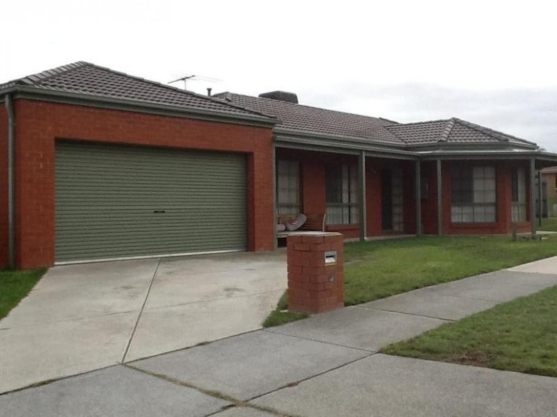 9 Oakgrove Drive, Narre Warren South VIC 3805