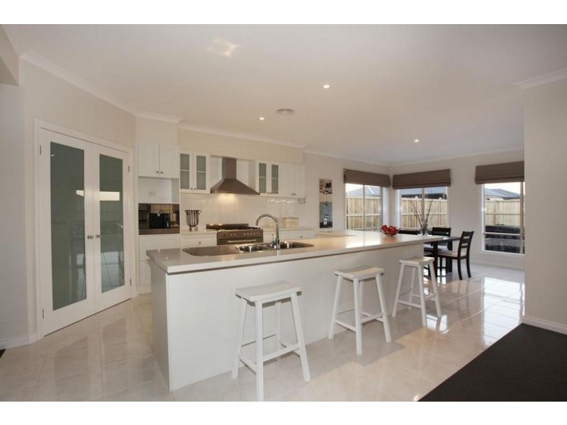 46 Mountainview Boulevard, Cranbourne North VIC 3977