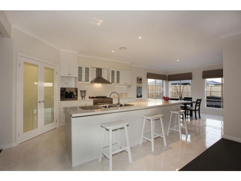 46 Mountainview Boulevard, Cranbourne North VIC 3977