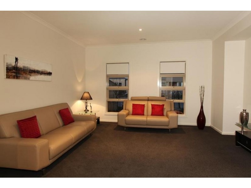 48 Mountainview Boulevard, Cranbourne North VIC 3977