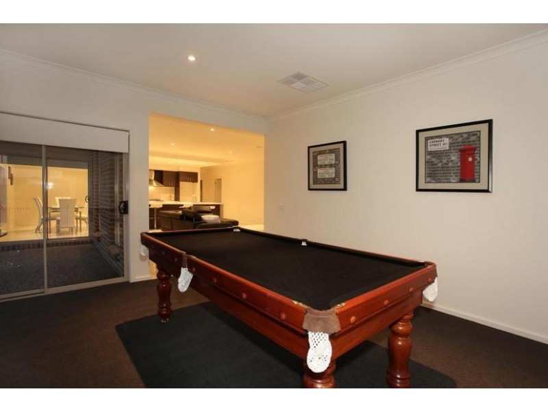 48 Mountainview Boulevard, Cranbourne North VIC 3977