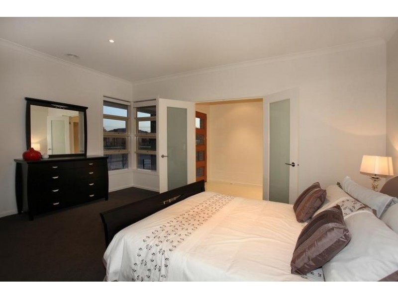 48 Mountainview Boulevard, Cranbourne North VIC 3977