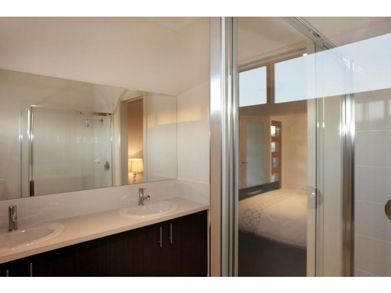 48 Mountainview Boulevard, Cranbourne North VIC 3977