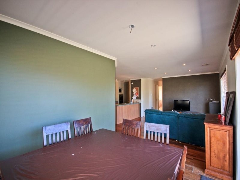 8 Baronessa Avenue, Narre Warren South VIC 3805