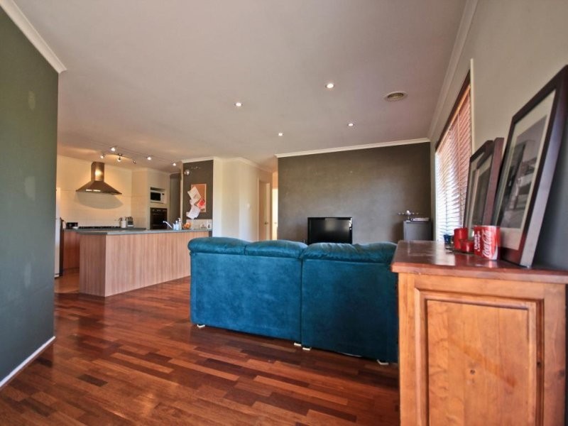 8 Baronessa Avenue, Narre Warren South VIC 3805