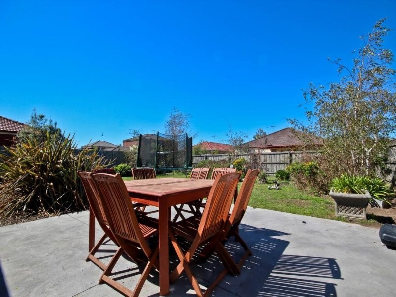 8 Baronessa Avenue, Narre Warren South VIC 3805