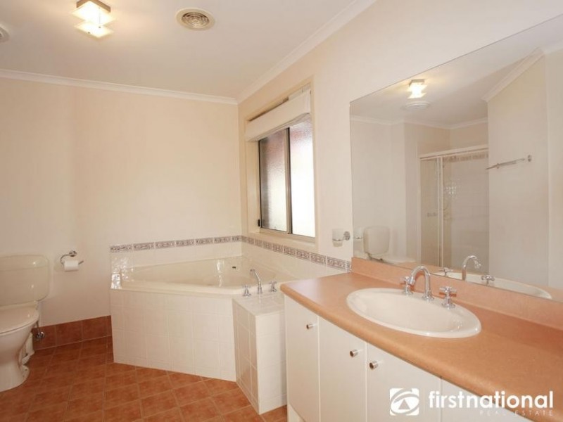 20 Hallmark Drive, Narre Warren South VIC 3805