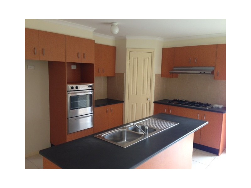 2 Pineview court, Narre Warren South VIC 3805